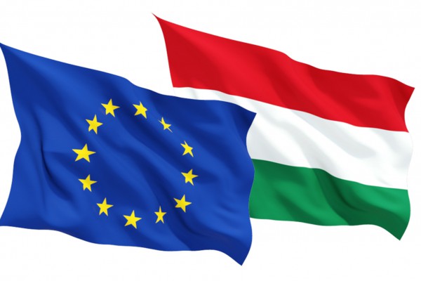 Magyar és EU-s zászló